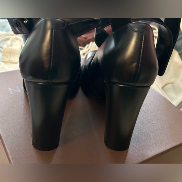 Authentic and gorgeous Louis Vuitton classy heels with ankle wrap tie. - Picture 7 of 9